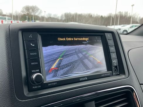 Used 2020 Dodge Grand Caravan SE image 8