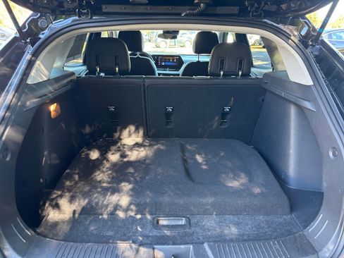 Used 2025 Chevrolet Trax LT w/ LT Convenience Package image 32