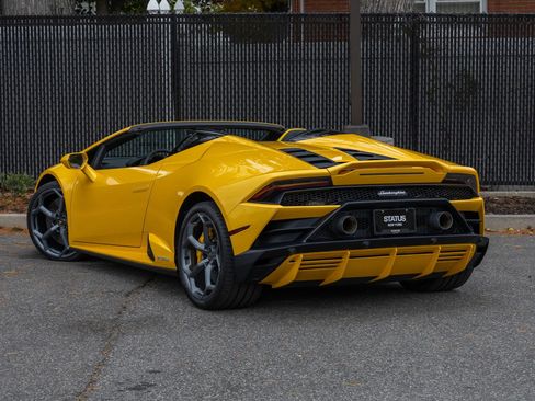 Used 2024 Lamborghini Huracan EVO image 36