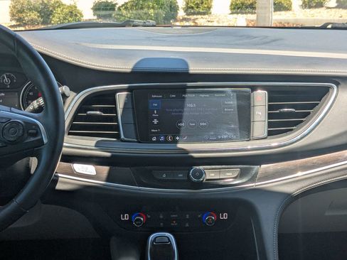 Used 2020 Buick Enclave Essence FWD image 21