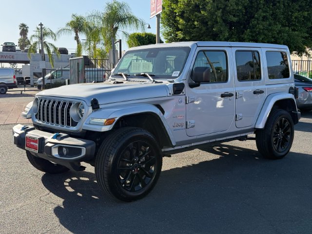Used 2024 Jeep Wrangler Unlimited Sahara AWD/4WD image 3