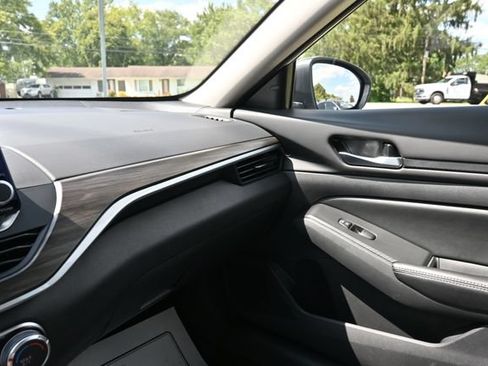 Used 2025 Nissan Altima 2.5 SV FWD image 28