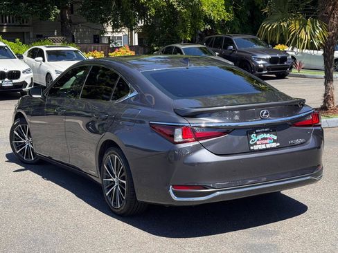Used 2022 Lexus ES 300h w/ Premium Package FWD image 5
