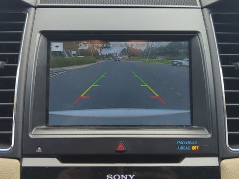 Used 2017 Ford Taurus Limited w/ Driver Assist Package FWD image 18