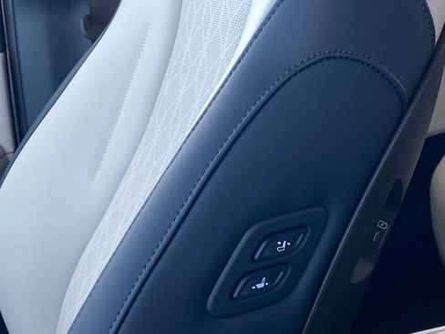 New 2026 Kia Carnival EX image 12