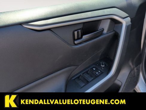 Used 2022 Toyota RAV4 LE AWD/4WD image 10