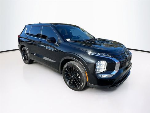 Used 2023 Mitsubishi Outlander SE Black Edition image 7