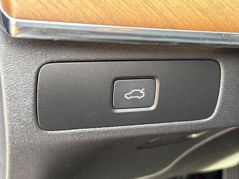Used 2024 Volvo XC90 B5 Plus image 27