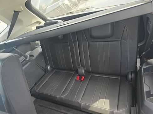 Used 2023 Volkswagen Tiguan SE FWD image 9