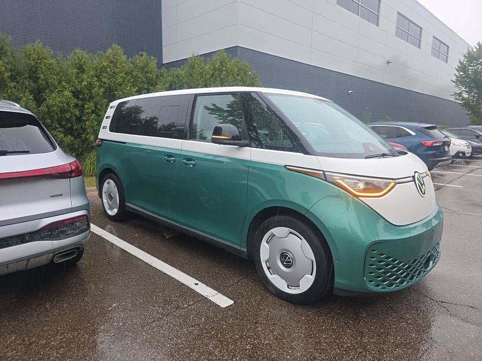Used 2025 Volkswagen ID. Buzz 1st Edition RWD image 4