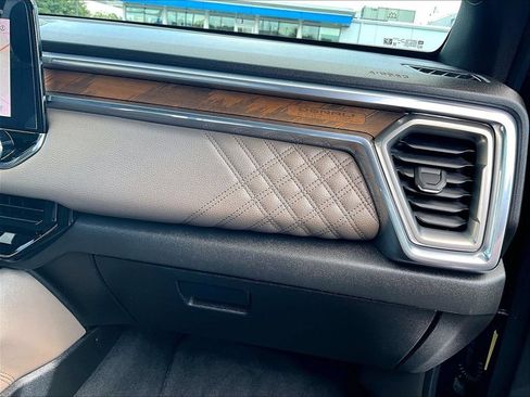 Used 2025 GMC Canyon Denali AWD/4WD image 12