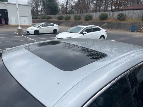 Used 2018 Toyota Avalon XLE Premium image 5