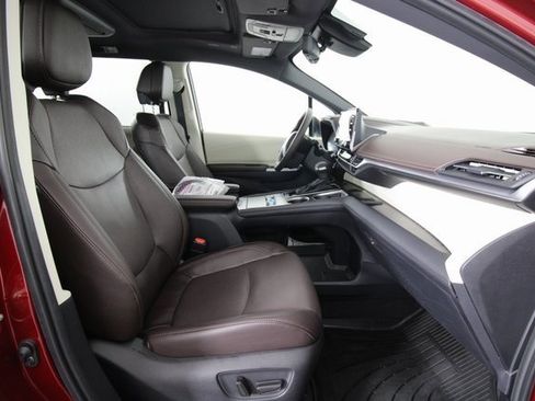 Used 2024 Toyota Sienna Platinum image 21