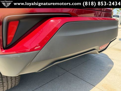 Used 2019 Toyota C-HR Limited FWD image 11
