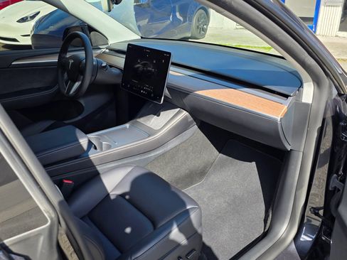 Used 2024 Tesla Model Y Long Range image 12