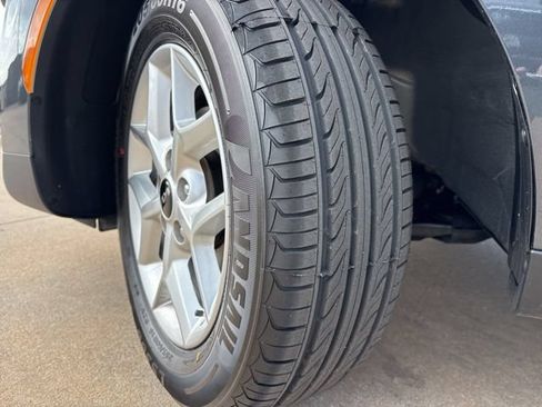 Used 2025 Kia Soul LX w/ LX Technology Package FWD image 16