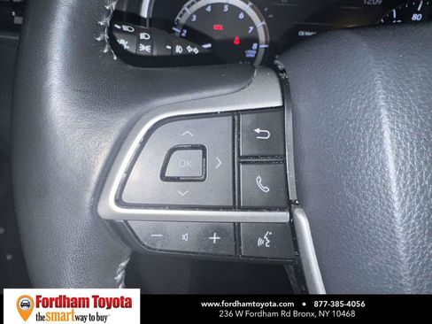 Used 2025 Toyota Highlander XLE image 21