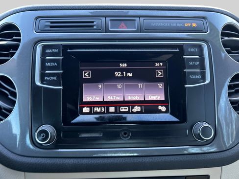 Used 2016 Volkswagen Tiguan SE image 28