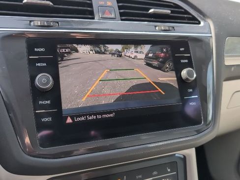 Used 2022 Volkswagen Tiguan SE image 18