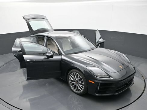 Certified 2026 Porsche Panamera 4 AWD/4WD image 32