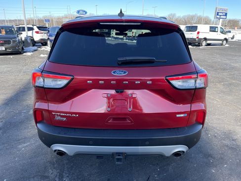 Used 2020 Ford Escape Titanium image 4