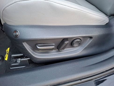 Used 2025 Toyota Camry SE AWD/4WD image 10