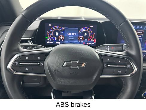Used 2025 Chevrolet Suburban Z71 AWD/4WD image 38
