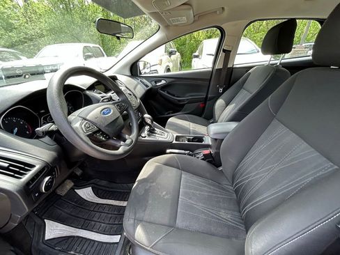 Used 2016 Ford Focus SE image 4