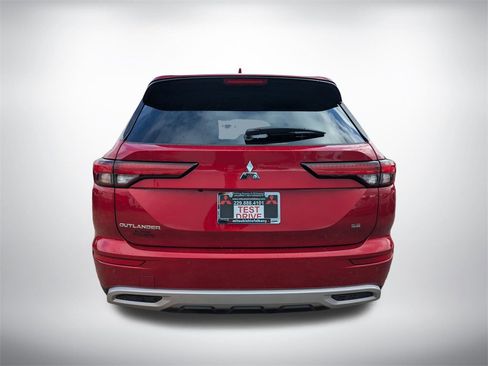 Used 2024 Mitsubishi Outlander SE image 4