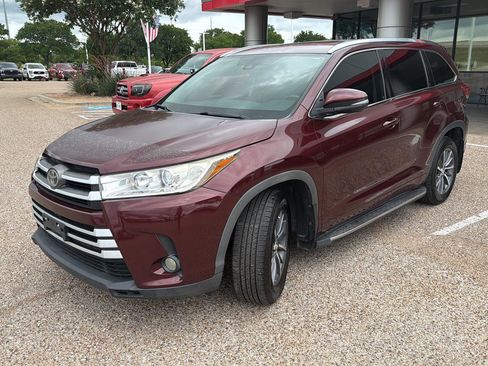 Used 2017 Toyota Highlander XLE FWD image 6