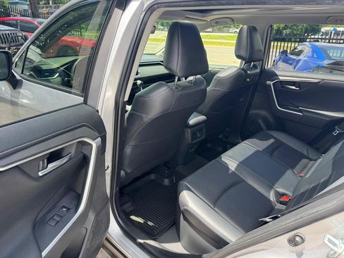 Used 2020 Toyota RAV4 Limited AWD/4WD image 13