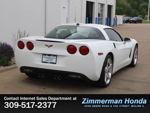 Used 2005 Chevrolet Corvette Coupe w/ Preferred Equipment Group RWD image 2