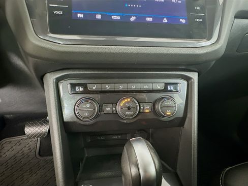 Used 2021 Volkswagen Tiguan SE w/ Panoramic Sunroof Package FWD image 22