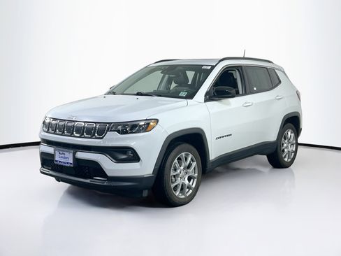 Used 2022 Jeep Compass Latitude w/ Sun and Sound Group image 1