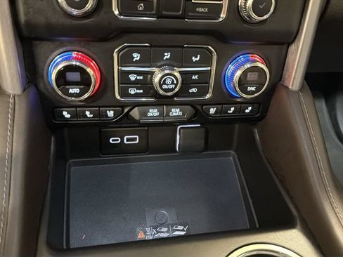 Used 2024 GMC Yukon SLT AWD/4WD image 21