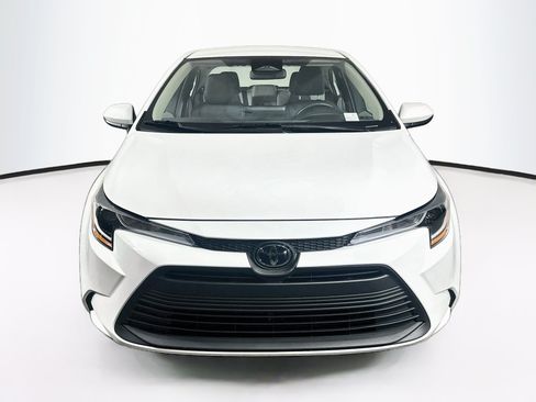 Used 2025 Toyota Corolla LE FWD image 2