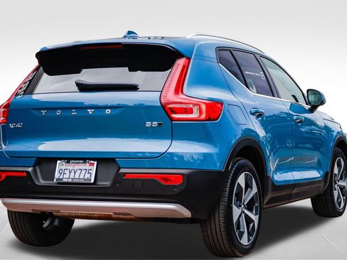 Used 2023 Volvo XC40 B5 Plus w/ Climate Package image 8