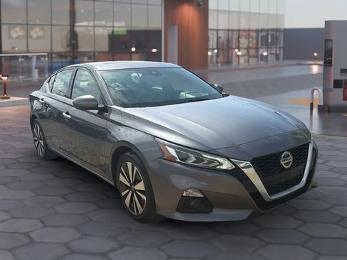Used 2019 Nissan Altima 2.5 SV FWD image 14