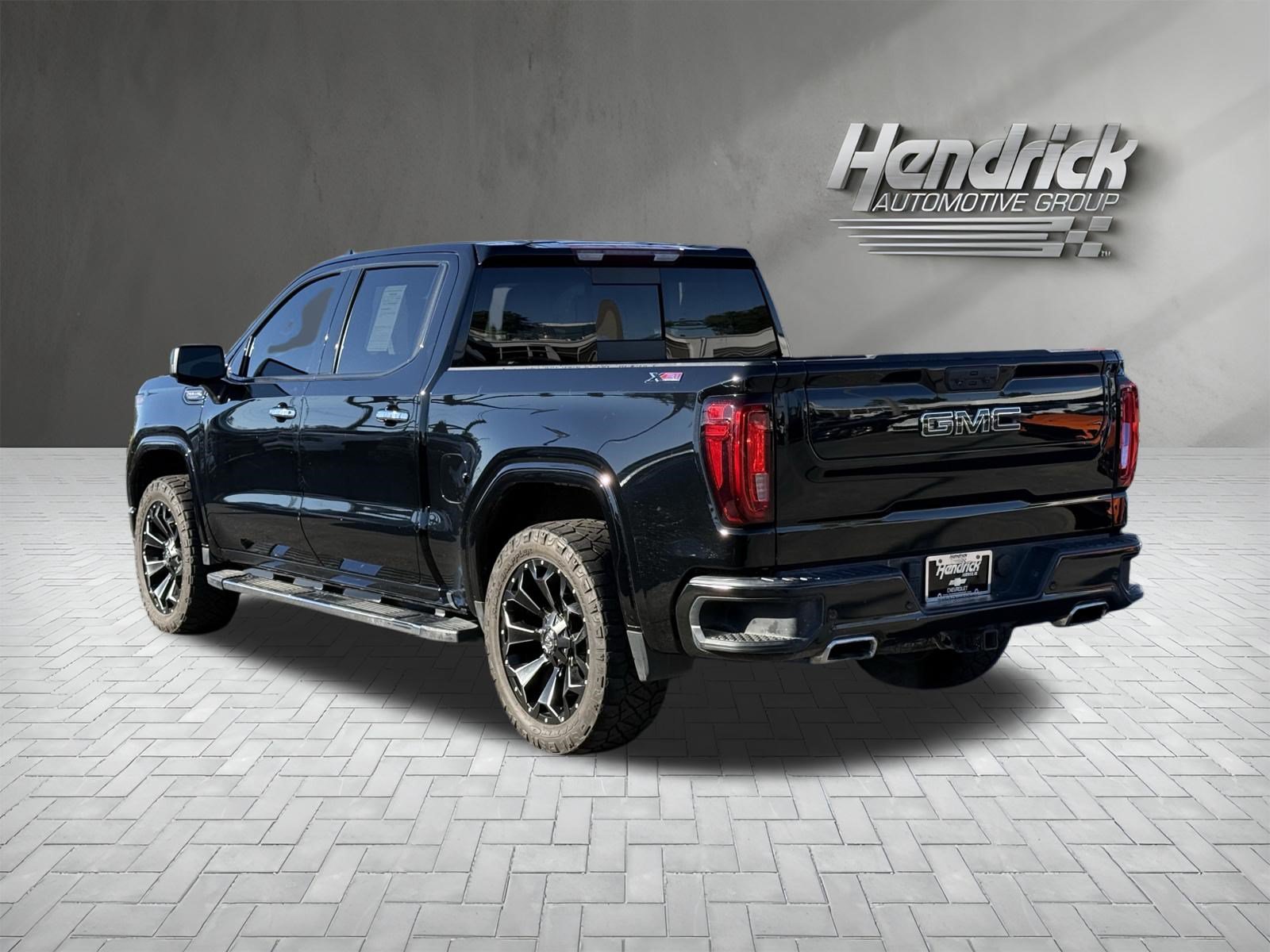 Used 2022 GMC Sierra 1500 SLT w/ SLT Premium Plus Package AWD/4WD image 9