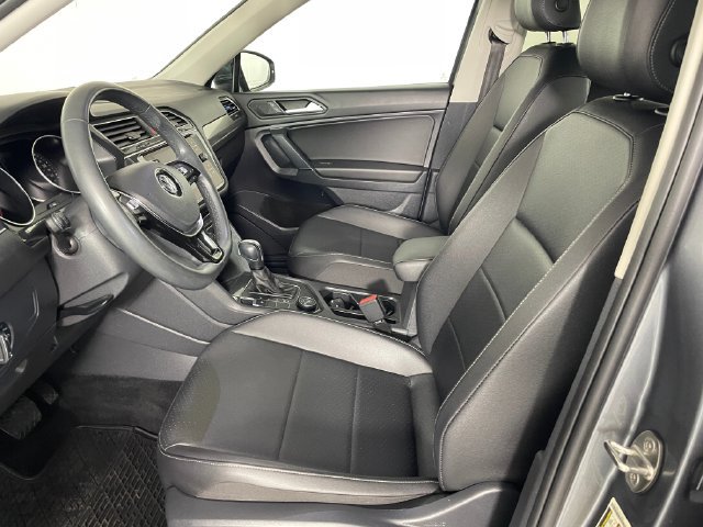 Used 2020 Volkswagen Tiguan SE w/ Panoramic Sunroof Package AWD/4WD image 2