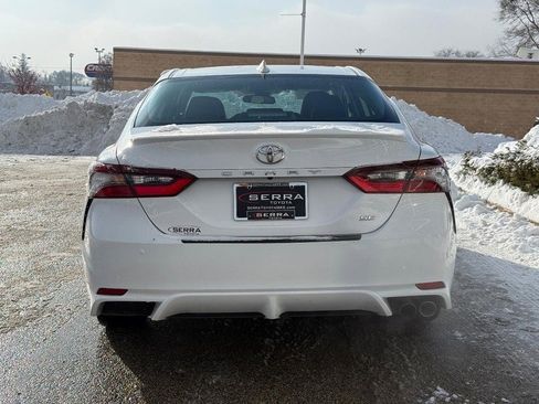 Used 2021 Toyota Camry SE image 4