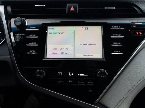 Used 2018 Toyota Camry SE image 13