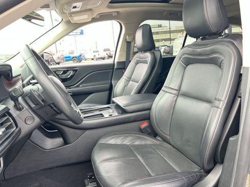 Used 2024 Lincoln Aviator Reserve AWD/4WD image 11