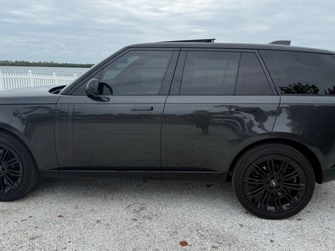 Used 2025 Land Rover Range Rover SE AWD/4WD image 5