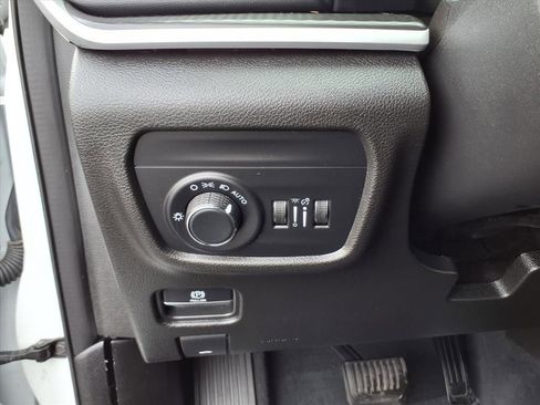 Used 2023 Jeep Grand Cherokee L Laredo image 13