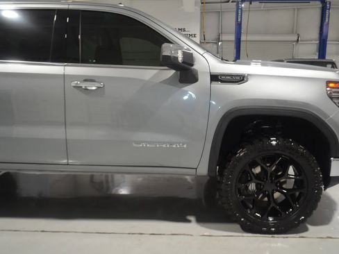 Used 2025 GMC Sierra 1500 SLT image 7