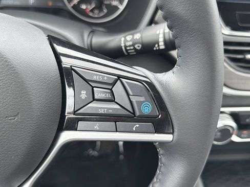 Used 2023 Nissan Altima 2.5 SV w/ SV Premium Package FWD image 10