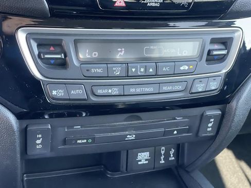 Used 2017 Honda Pilot Touring image 15