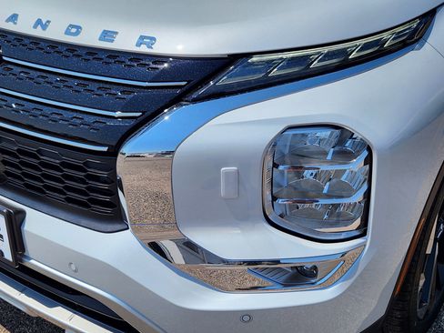 New 2025 Mitsubishi Outlander SE image 5