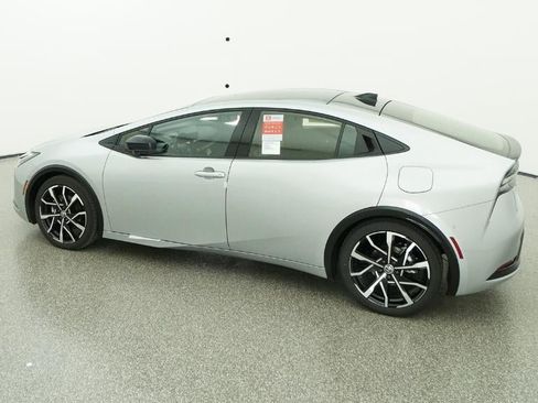 New 2026 Toyota Prius Plug-In Hybrid FWD image 4